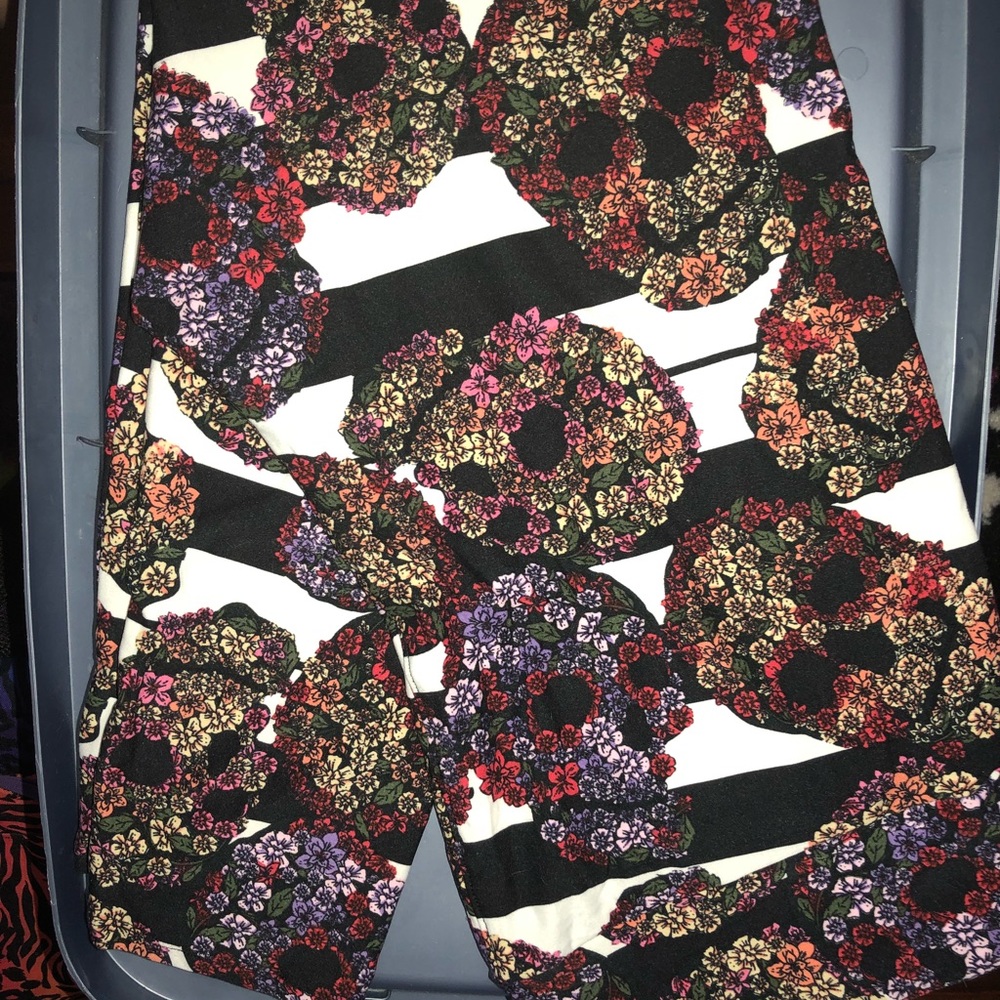 TC2 Rose Skulls ultimate unicorn print